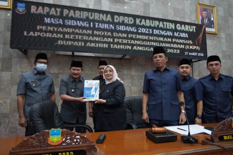 Bupati Garut Sampaikan Nota Pengantar LKPJ TA 2022 Di Rapat Paripurna DPRD Kabupaten Garut
