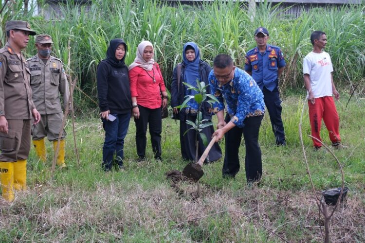 Sekolah Sungai Cimanuk Gelar Acara Ngabuburit Sambil Menanam Pohon