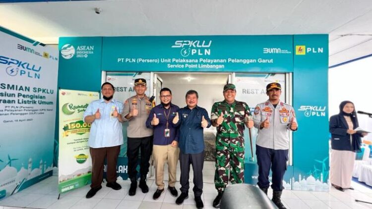 Bupati Garut Resmikan Langsung SPKLU Limbangan