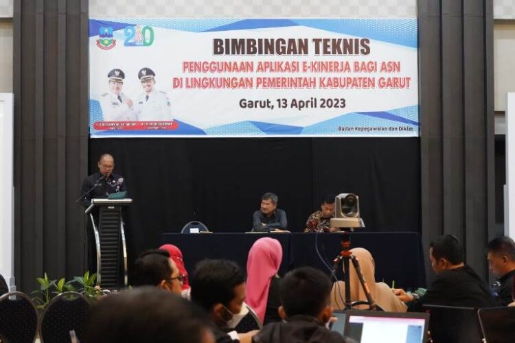 Bupati Garut Buka Resmi Bimtek Tata Cara Penggunaan Aplikasi e-Kinerja BKN