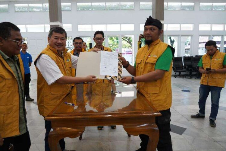 Bupati Garut Lantik Pengurus Petani Milenial Kabupaten Garut