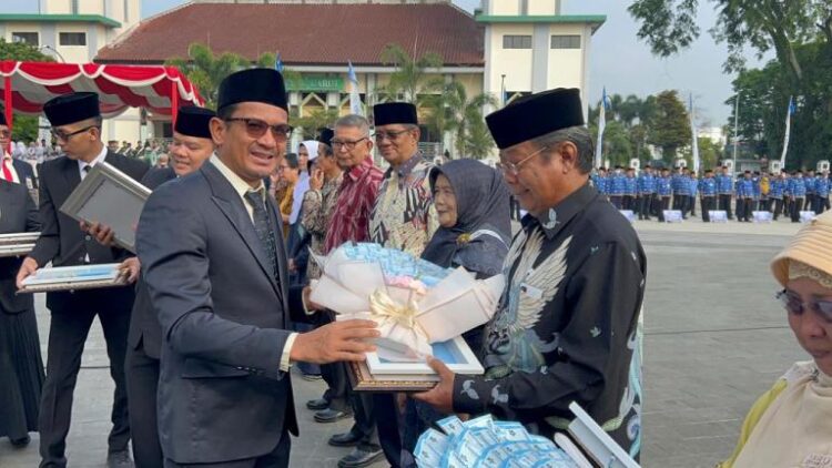 Bupati Garut Pimpin Upacara Peringatan Hari Pendidikan Tingkat Kabupaten Garut Tahun 2023