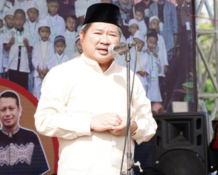 Bupati Garut Hadiri Acara Khitanan Massal Di Desa Cinunuk