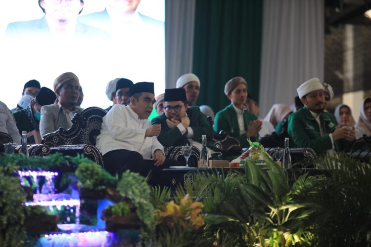 Di Hadapan Ribuan Santri Nahdlatul Wathon NTB, Muzani Paparkan Program Prioritas Prabowo